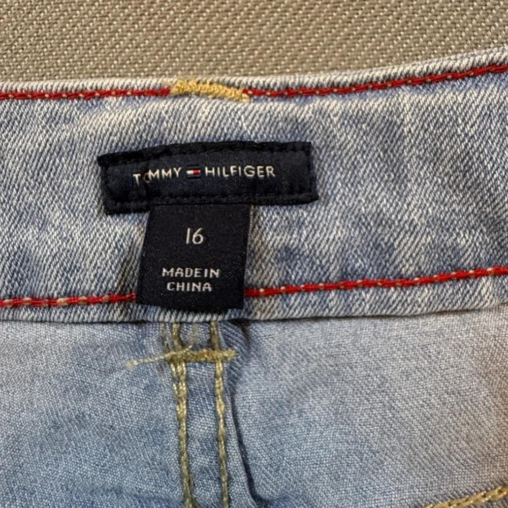 Tommy Hilfiger Girl Size 16 Light Wash Embroidered Flag Denim Shorts Cutoff 2069